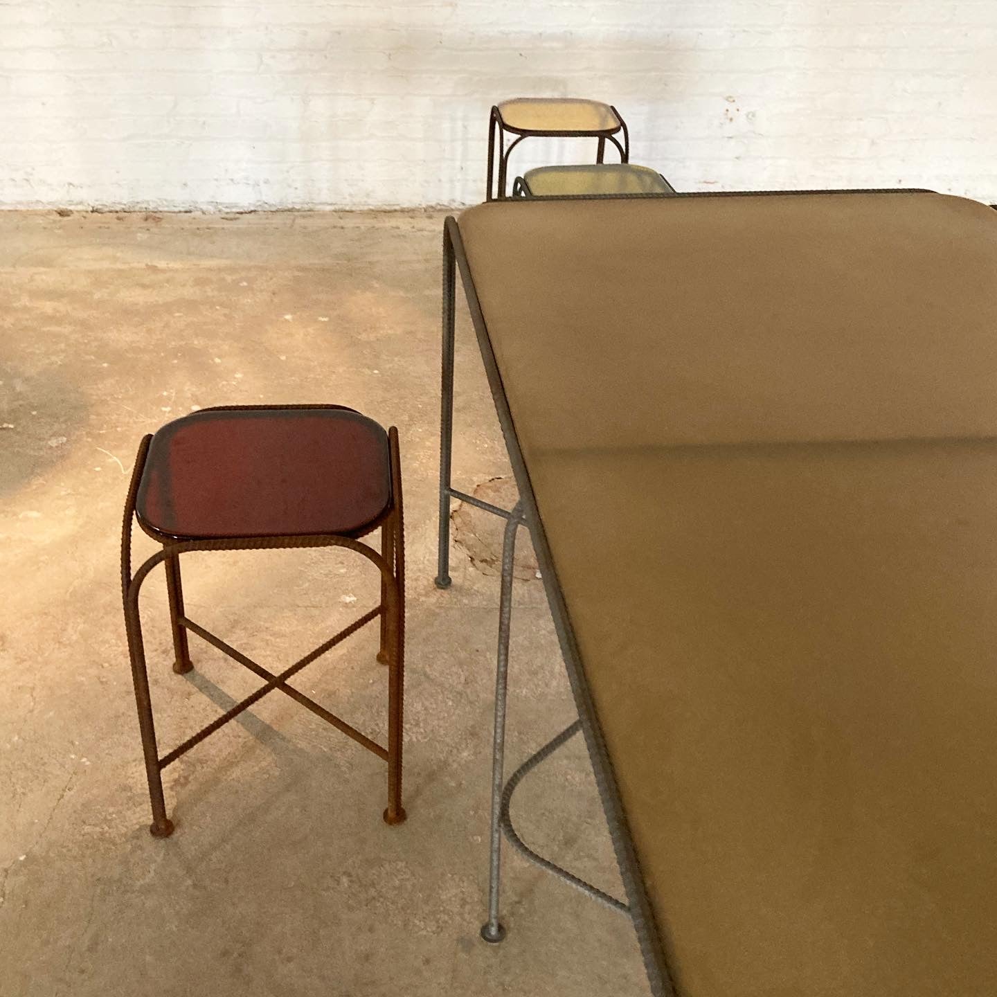 Geoponika Bent Stand