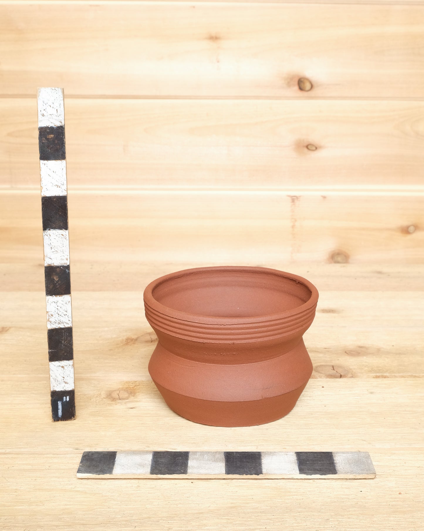 Medium Ribbed Pot