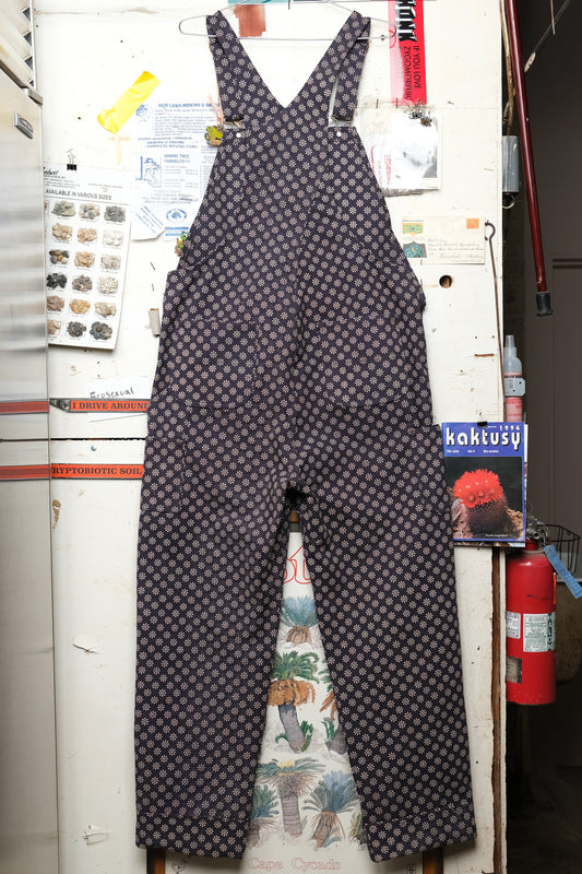 Earthstar Fungus Work Bib by Geoponika