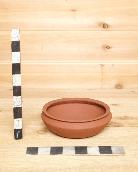 Low Shouldered Pot