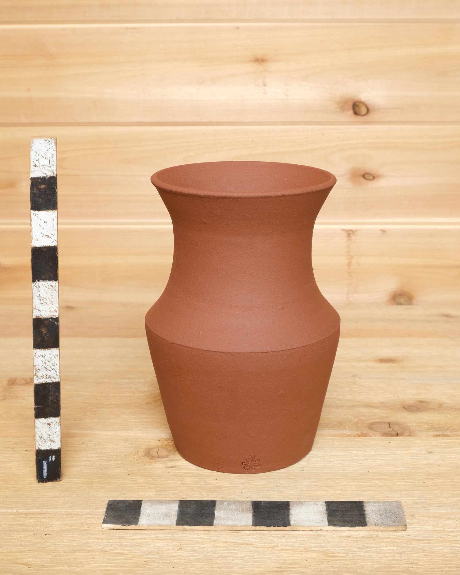 Tall Shouldered Pot